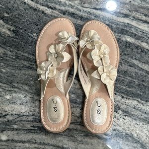 B.O.C. Adie Champagne Flower Sandals